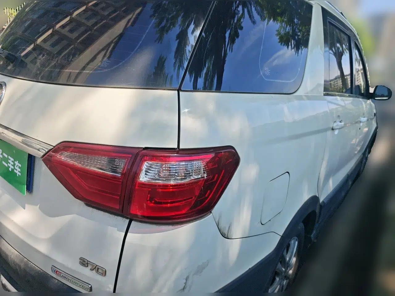 Dongfeng Fengon 370 2016 1.5L Manual Luxury 7-Seater — миниатюра 6
