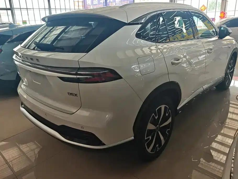 Roewe D5X DMH 2024 135 Flagship Edition — миниатюра 3