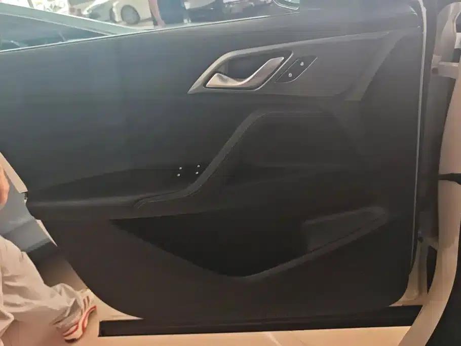 Roewe D5X DMH 2024 135 Flagship Edition — миниатюра 7