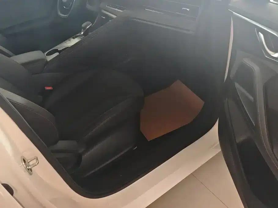 Roewe D5X DMH 2024 135 Flagship Edition — миниатюра 8