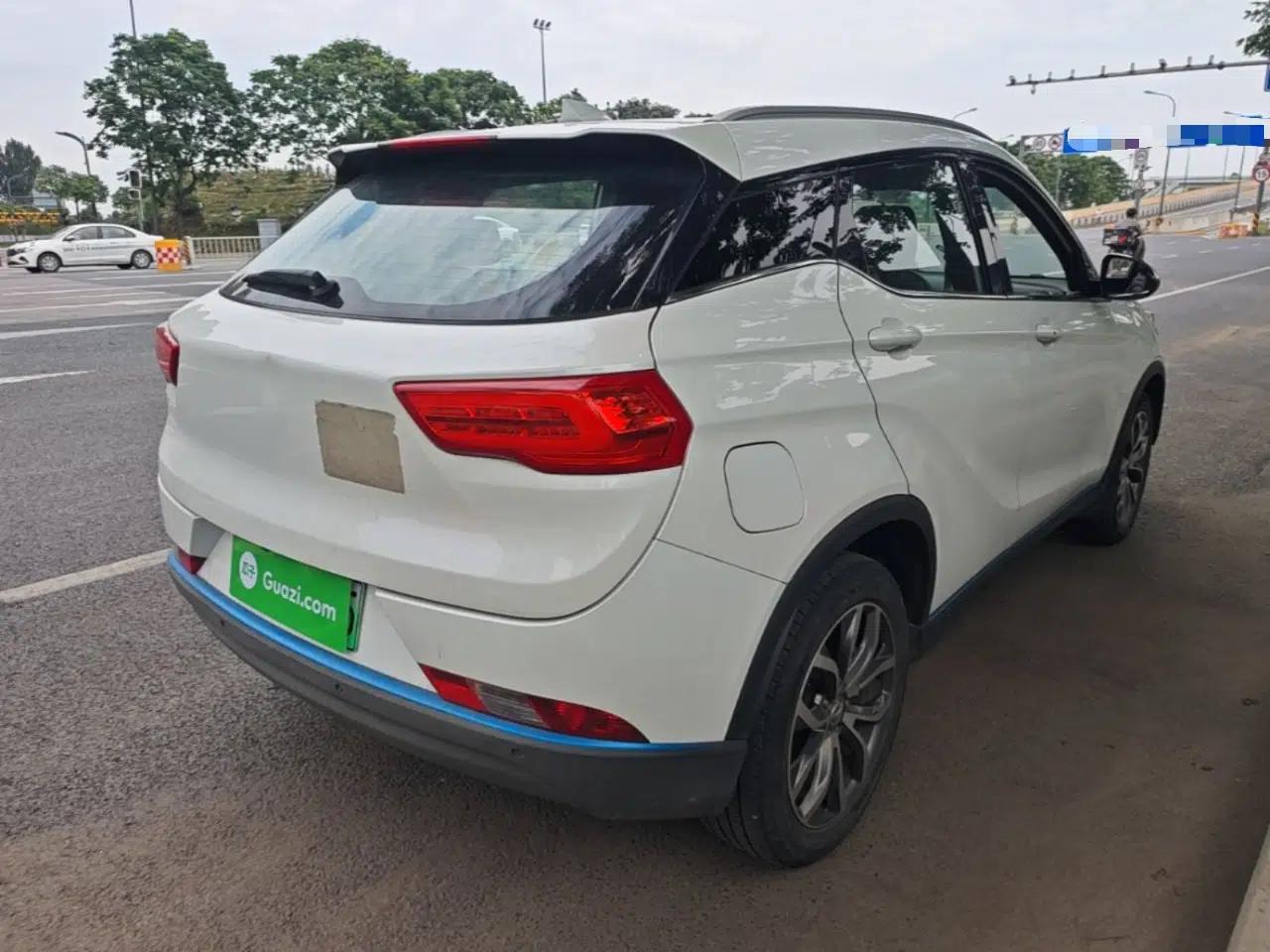 Dongfeng Fengon E3 2019 EVR Range-Extended Smart Model — миниатюра 6