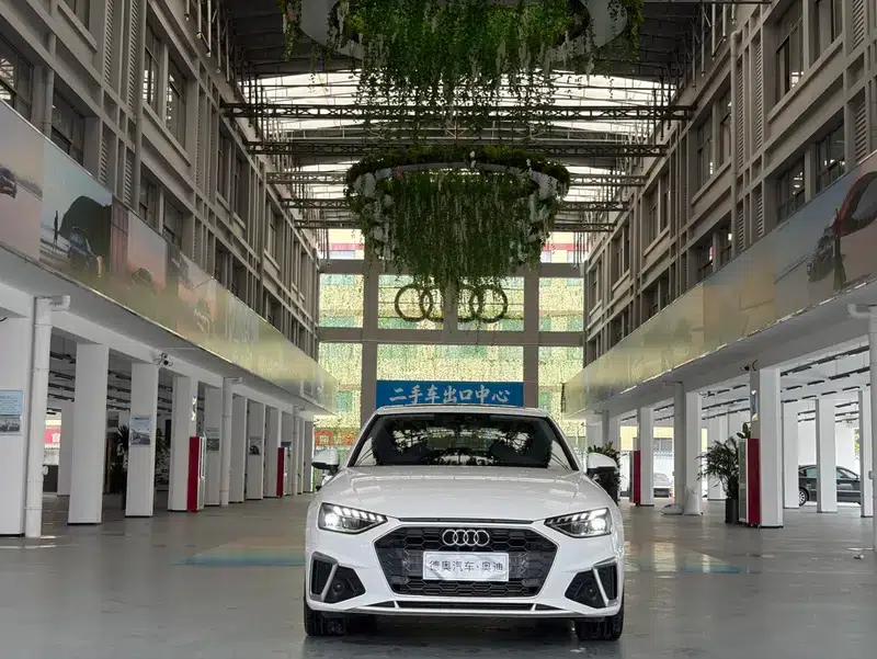 Audi A4L 2023 40 TFSI Fashion Dynamic Edition — миниатюра 2