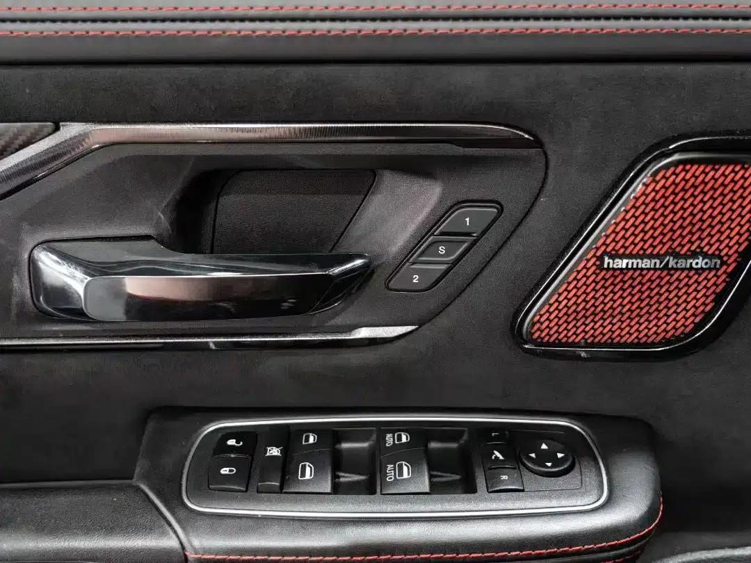 RAM Trucks Tyrannosaurus Rex 2023 6.2L Automatic — миниатюра 9