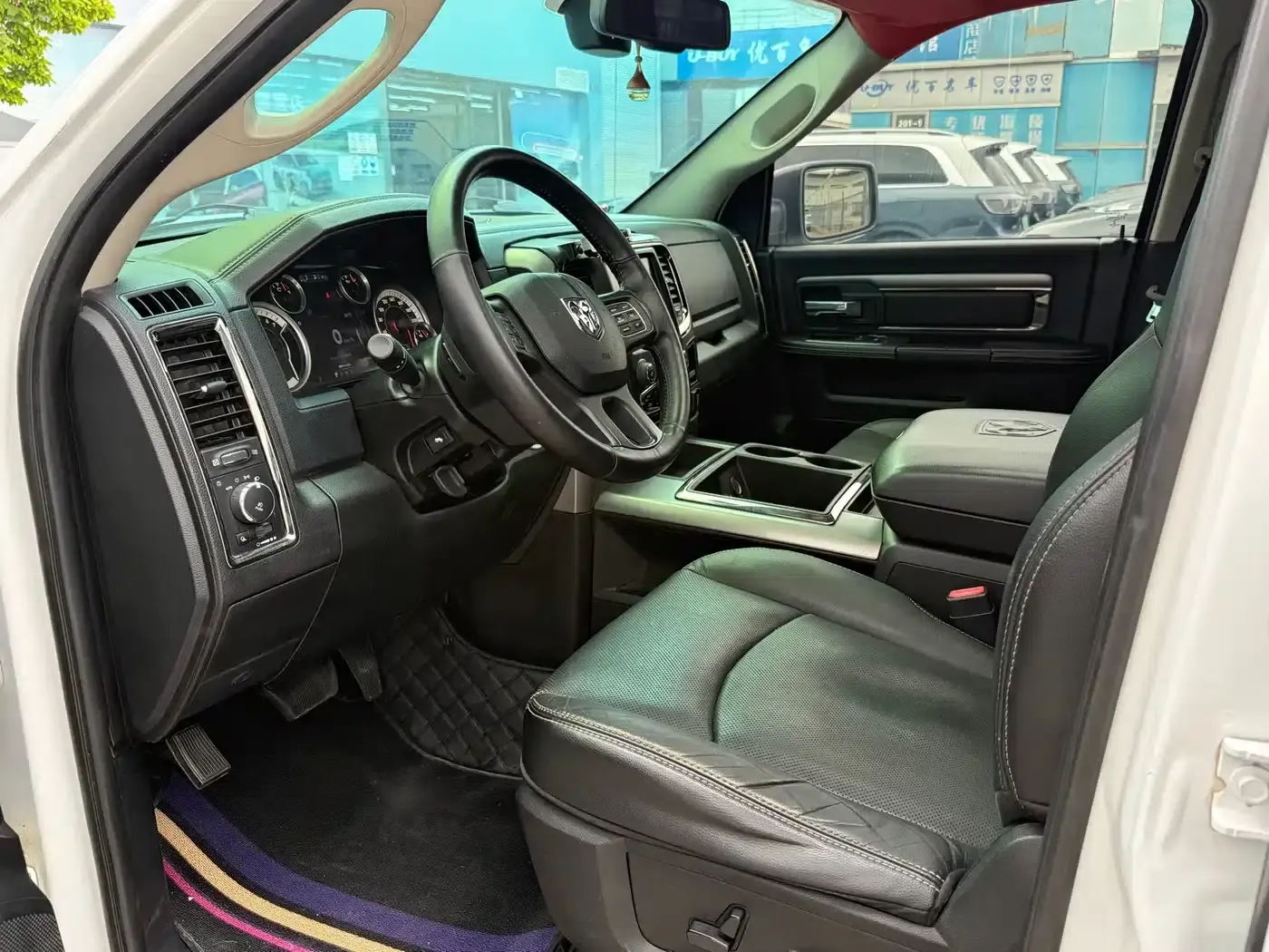 RAM Trucks 2013 1500 5.7L — миниатюра 5