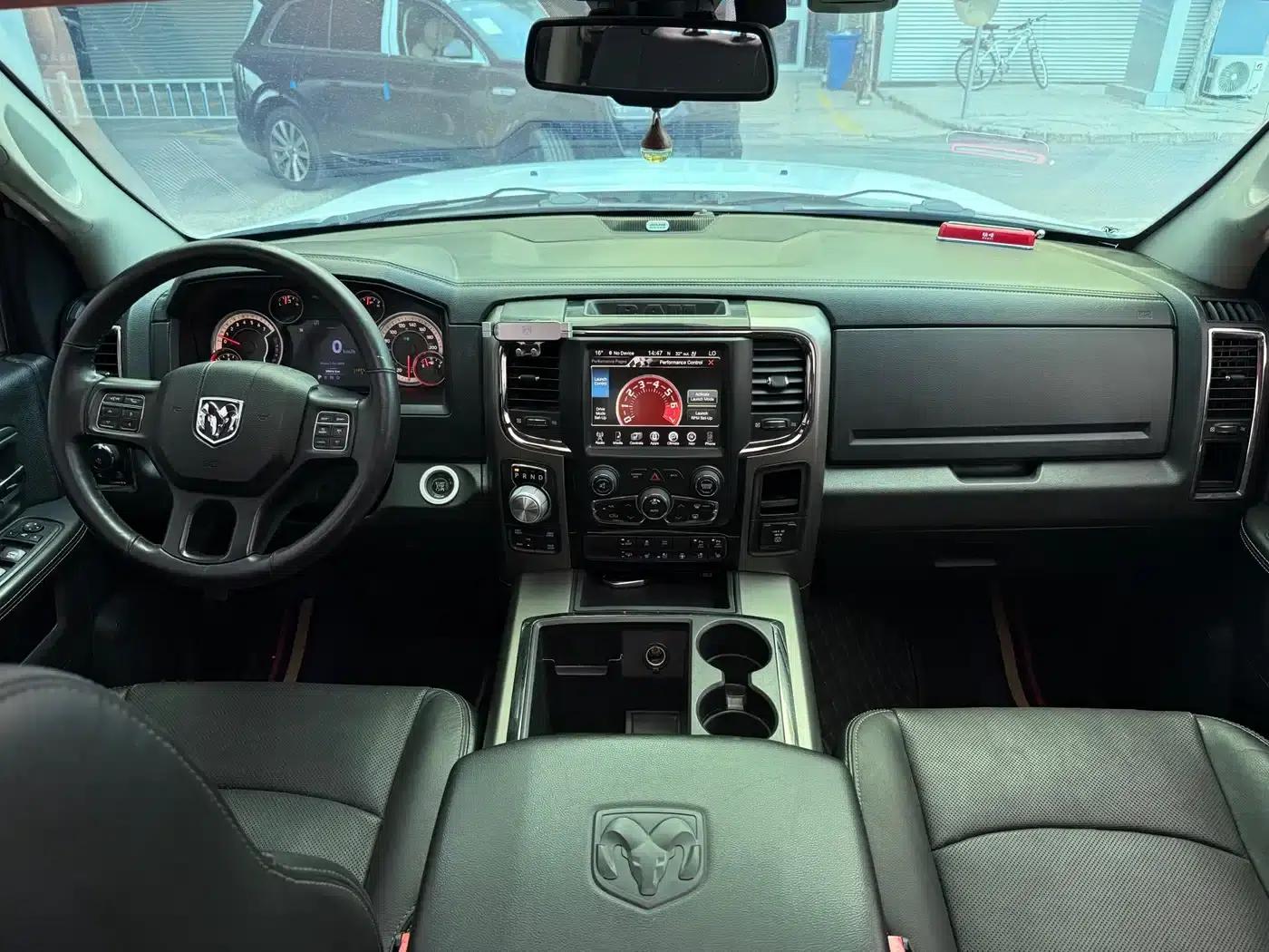 RAM Trucks 2013 1500 5.7L — миниатюра 7