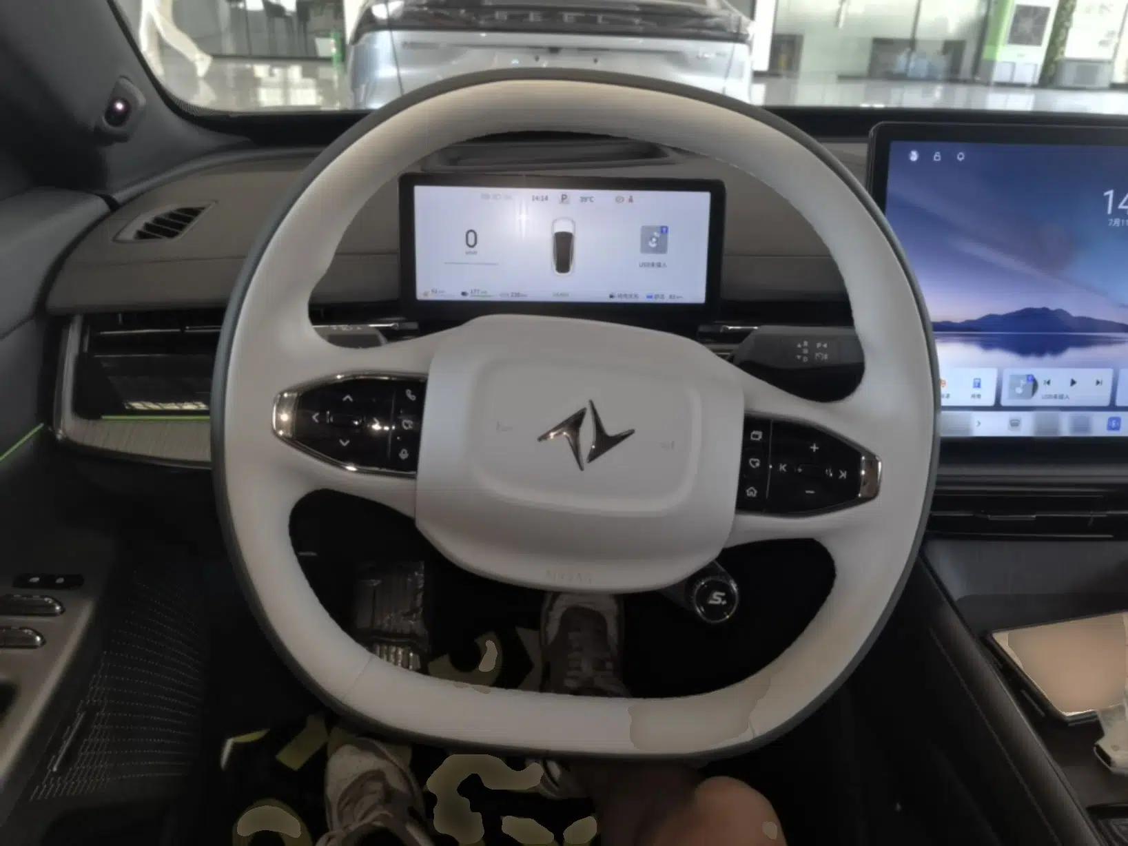 Dongfeng eπ eπ007 2024 Range-Extended 200 RuYi Edition — миниатюра 13