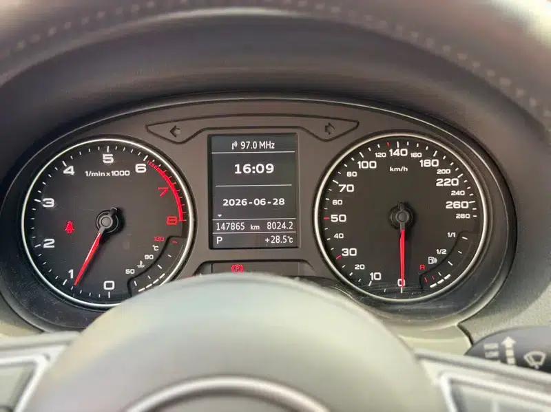 Audi A3 2015 Sportback 35 TFSI Millionth Anniversary Smart Edition — миниатюра 7