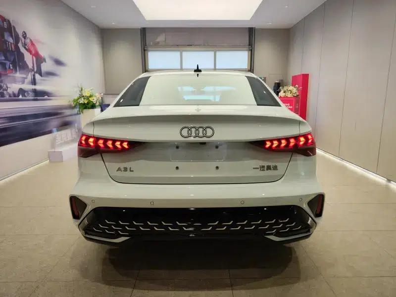 2026 Audi A3 A3L Limousine 35 TFSI Flying Spur Luxury Edition — миниатюра 3