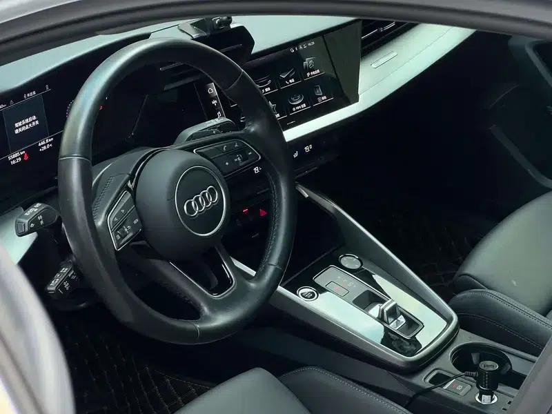 Audi A3 2022 Sportback 35 TFSI Fashionable Elegant Model — миниатюра 17