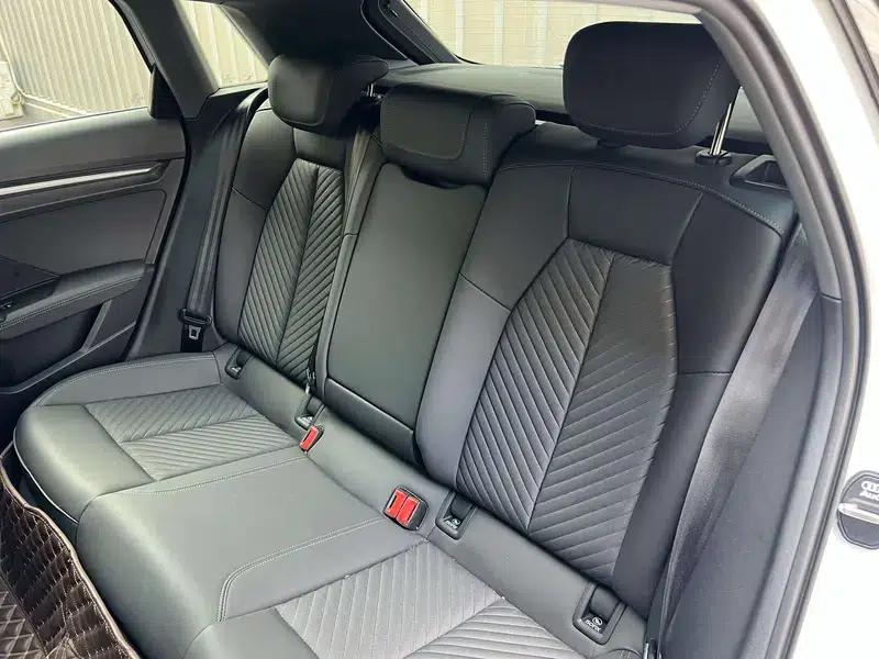 Audi A3 2022 Sportback 35 TFSI Fashionable Elegant Model — миниатюра 21