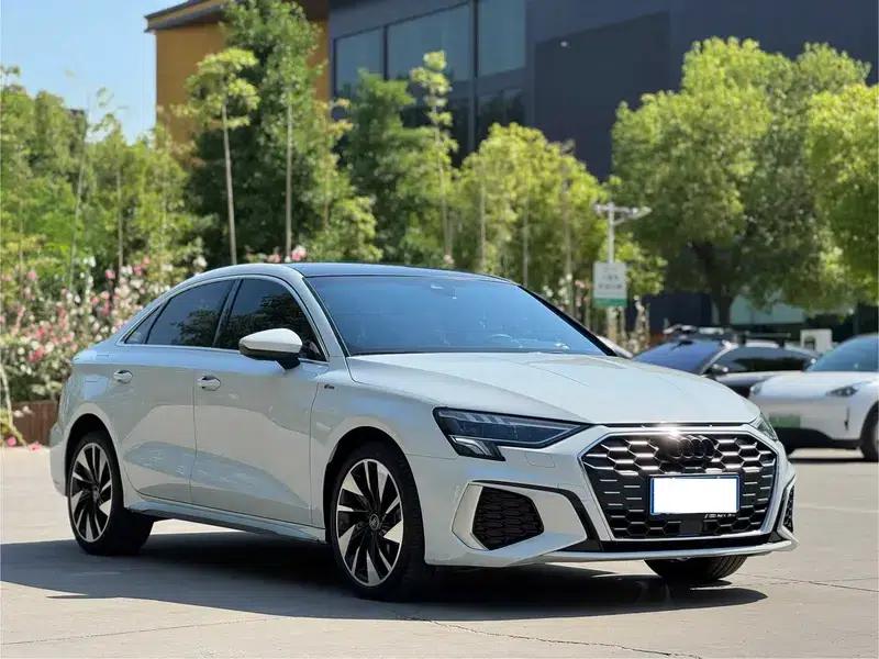 Audi A3 2023 Facelift Sportback 35 TFSI Fashion Sporty Model — миниатюра 3