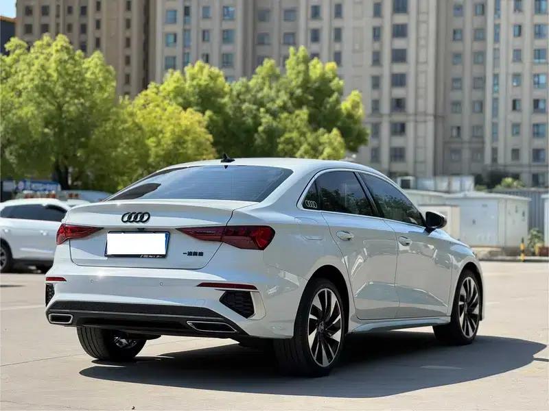 Audi A3 2023 Facelift Sportback 35 TFSI Fashion Sporty Model — миниатюра 6