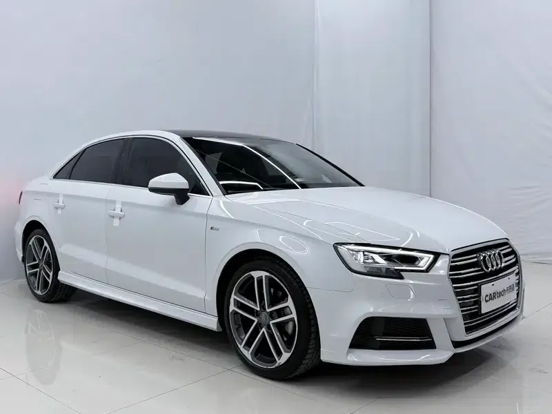 Audi A3 2018 30th Anniversary Edition Limousine 35 TFSI Sport — миниатюра 3