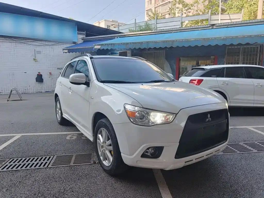 2013 ASX 2.0L CVT 4WD Premium Edition — миниатюра 4