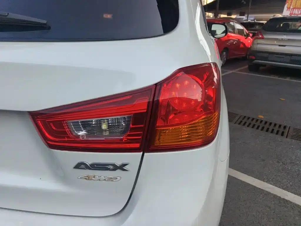 2013 ASX 2.0L CVT 4WD Premium Edition — миниатюра 8