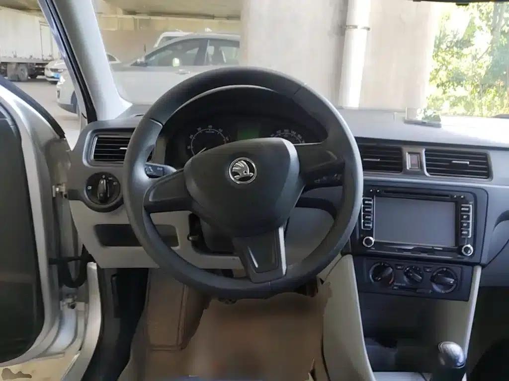 Rapid 2016 1.4L Manual Forward Edition — миниатюра 11