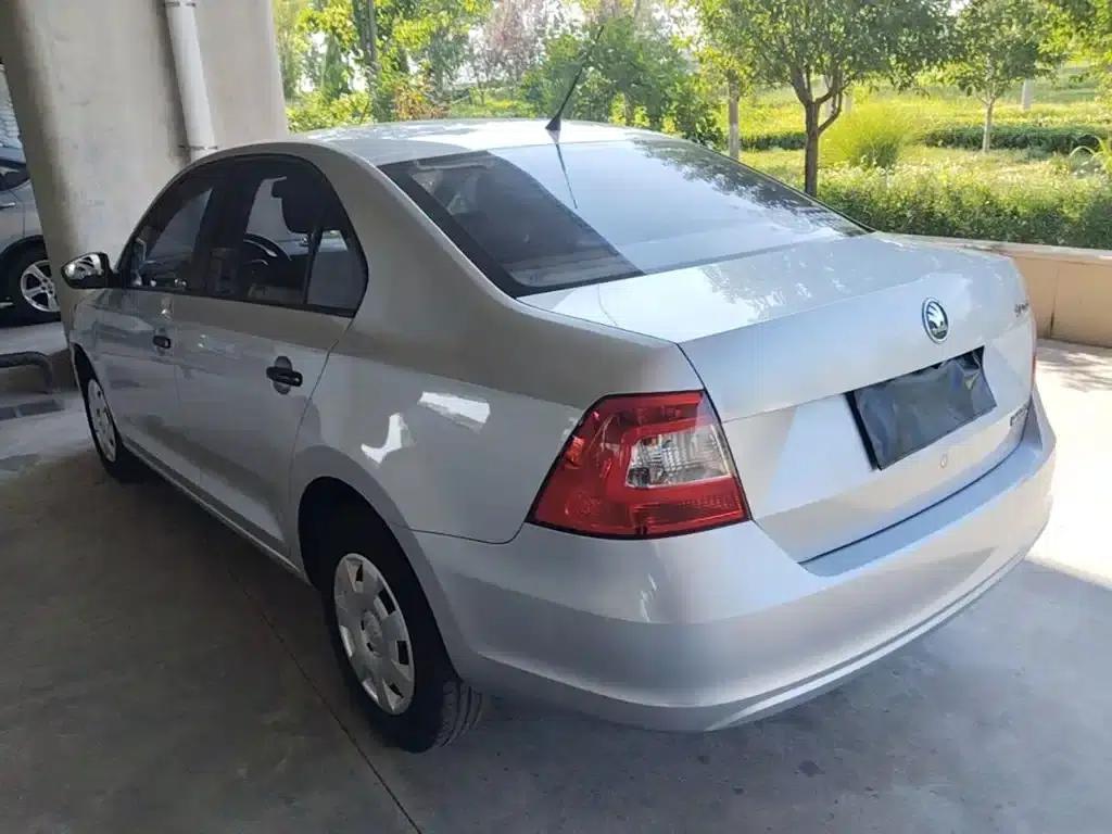 Rapid 2016 1.4L Manual Forward Edition — миниатюра 5