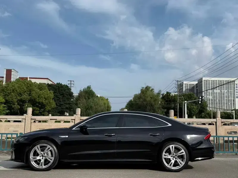 Audi A7L 2022 45 TFSI S-line Dream Edition Crystal Package — миниатюра 3