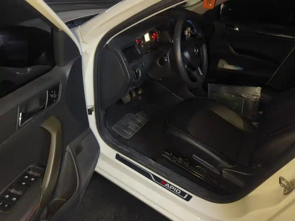 Rapid Spaceback 2016 Facelift 1.6L Automatic Smart Edition — миниатюра 17