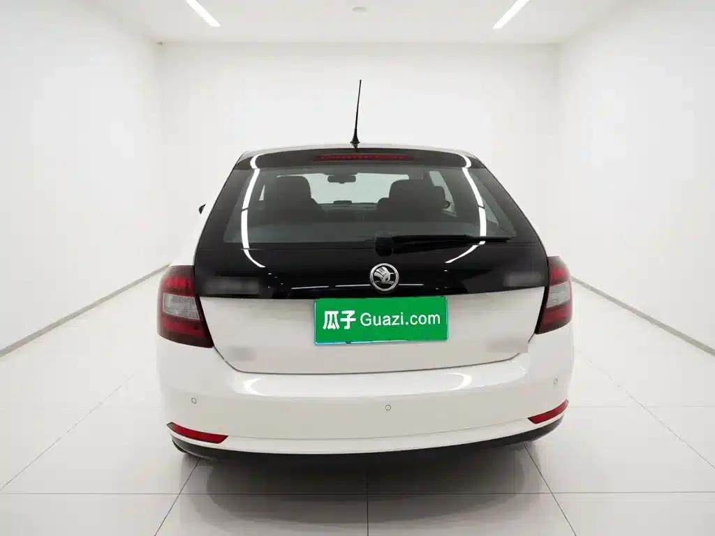 Rapid Spaceback 2016 Facelift 1.6L Automatic Smart Edition — миниатюра 5