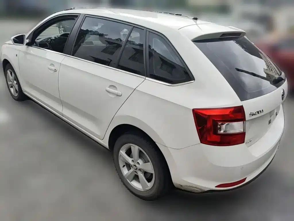 Rapid Spaceback 2016 Facelift 1.6L Automatic Comfortline — миниатюра 9