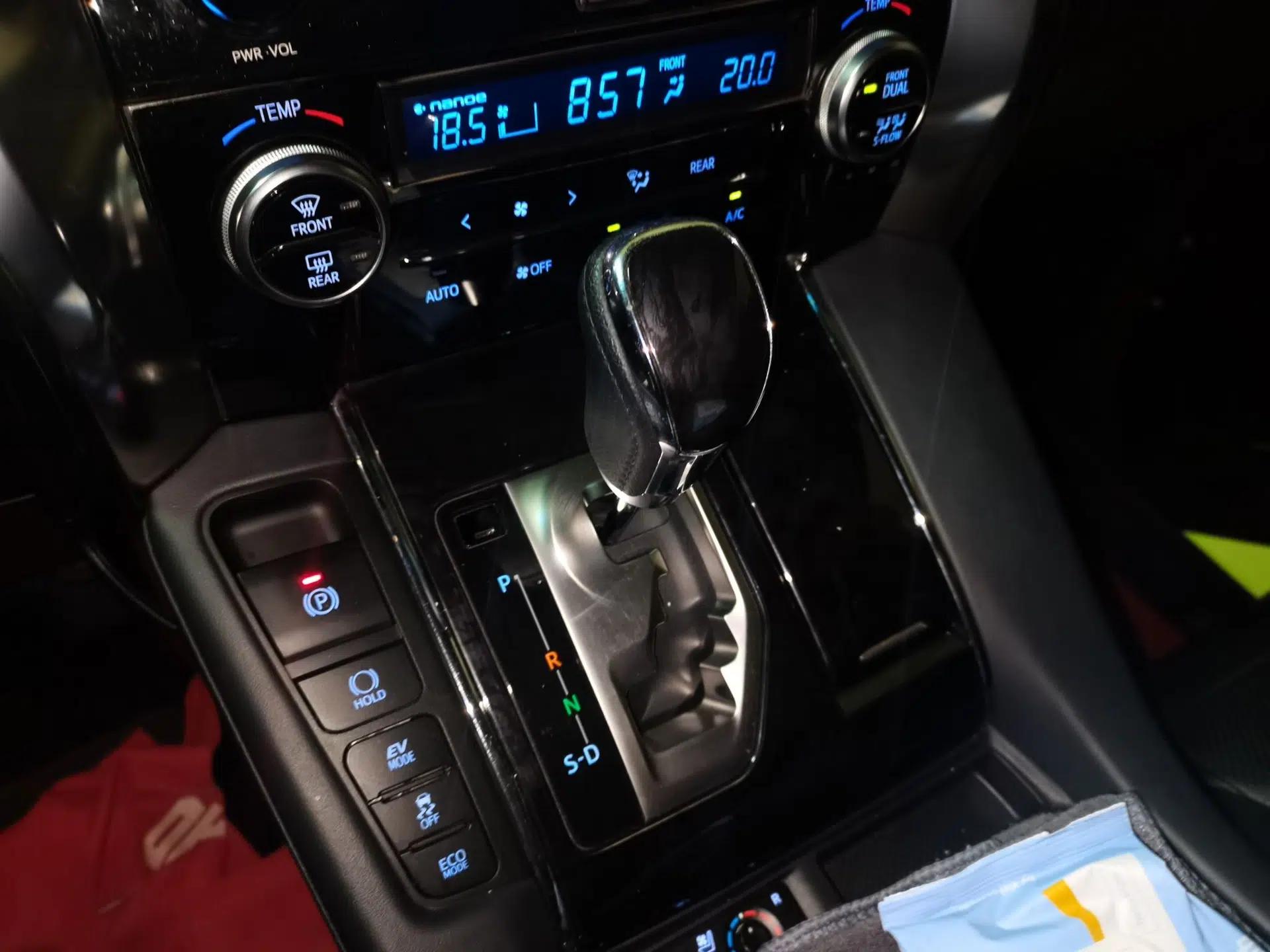 Toyota Vellfire 2021 Crown Dual-Engine 2.5L HV Luxury Edition — миниатюра 14