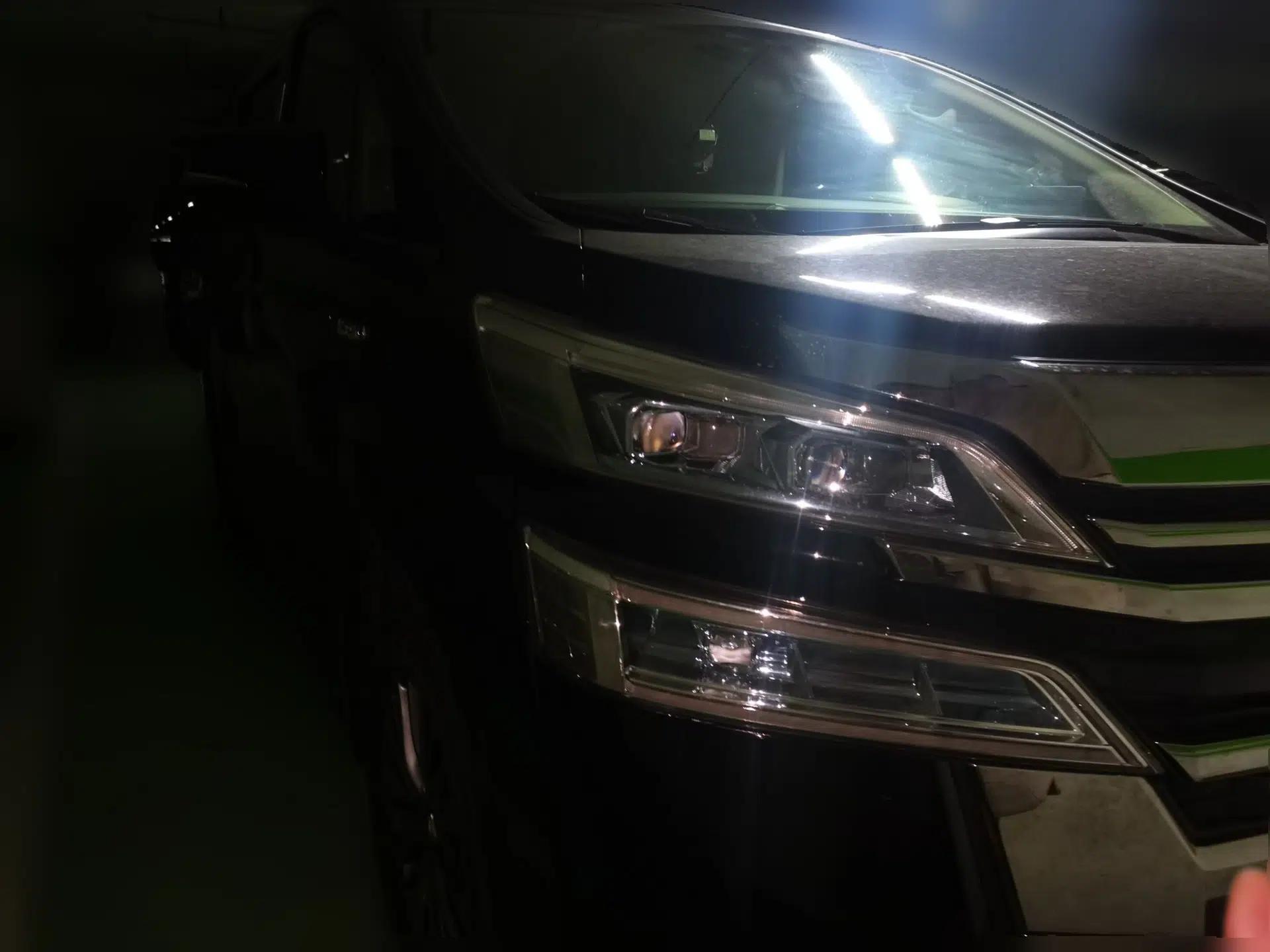Toyota Vellfire 2021 Crown Dual-Engine 2.5L HV Luxury Edition — миниатюра 3