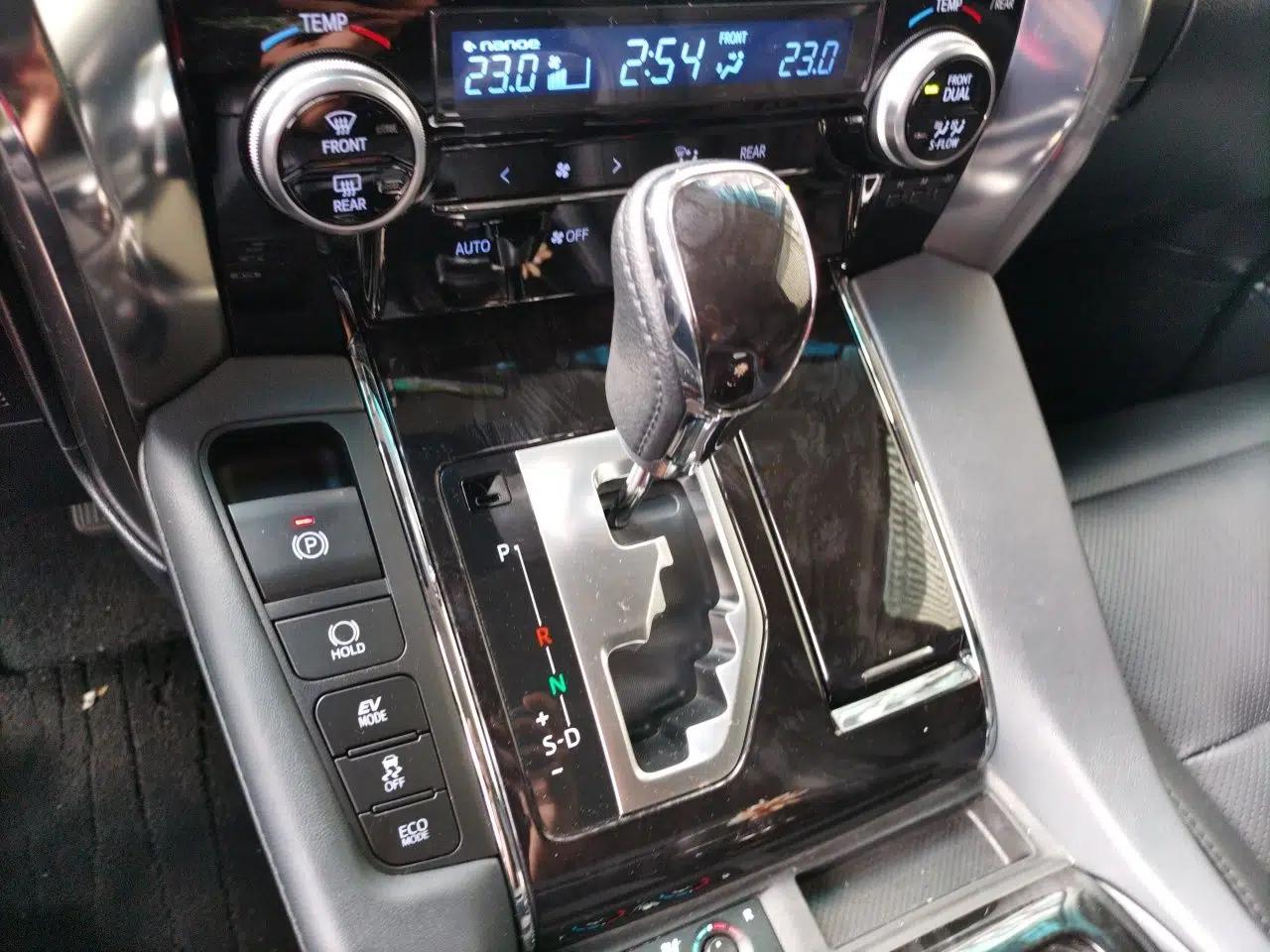Toyota Vellfire 2020 Dual-Engine 2.5L HV Luxury Edition — миниатюра 14