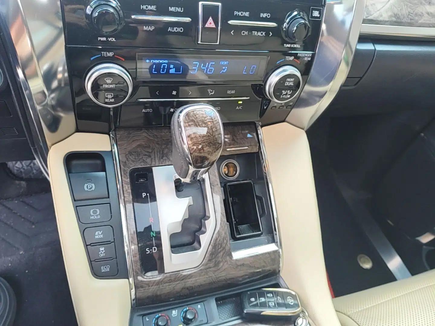Toyota Vellfire 2023 Crown Dual-Engine 2.5L HV Prestige Edition — миниатюра 21