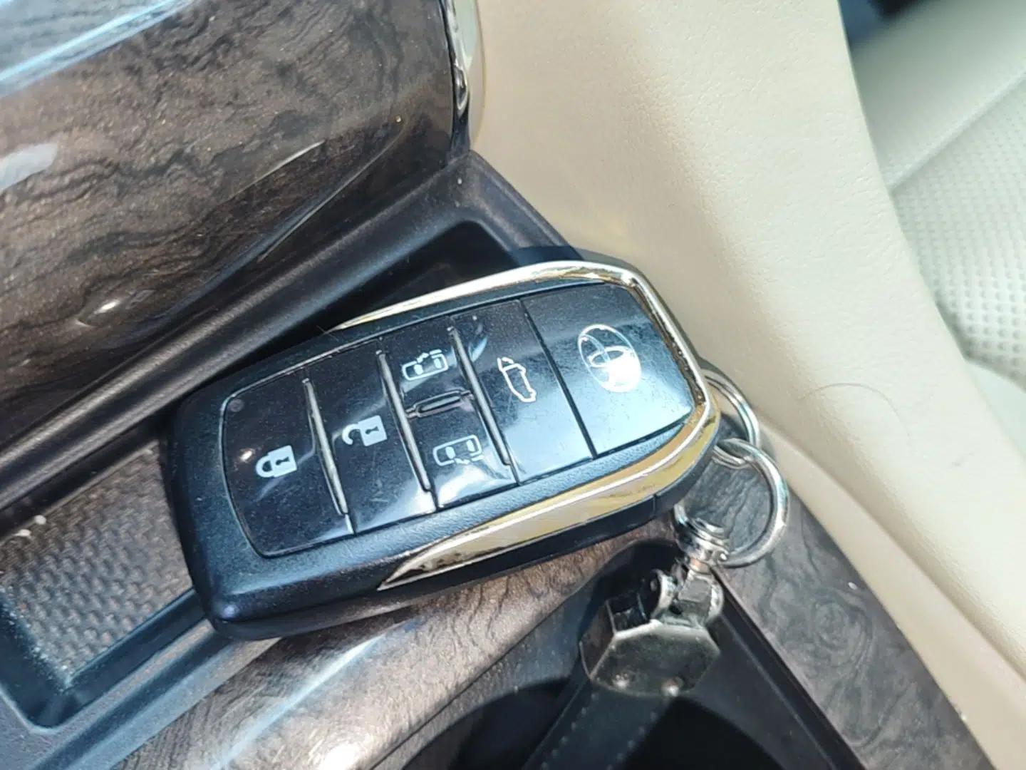 Toyota Vellfire 2023 Crown Dual-Engine 2.5L HV Prestige Edition — миниатюра 28