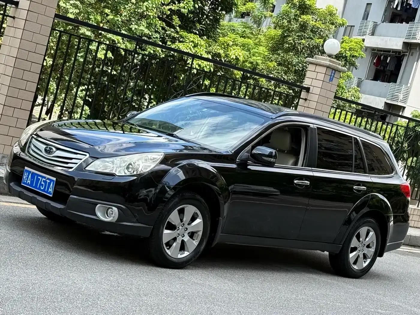 Outback 2011 2.5i Luxury Navigation Edition — миниатюра 1