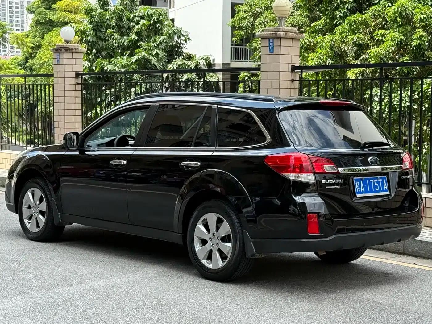 Outback 2011 2.5i Luxury Navigation Edition — миниатюра 3