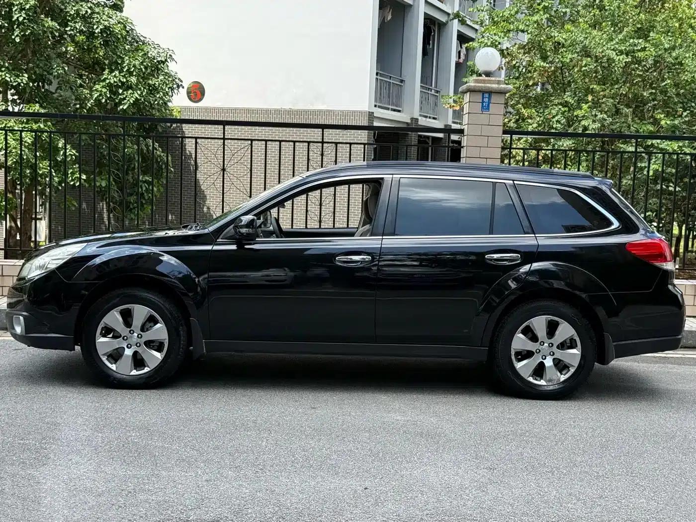 Outback 2011 2.5i Luxury Navigation Edition — миниатюра 4