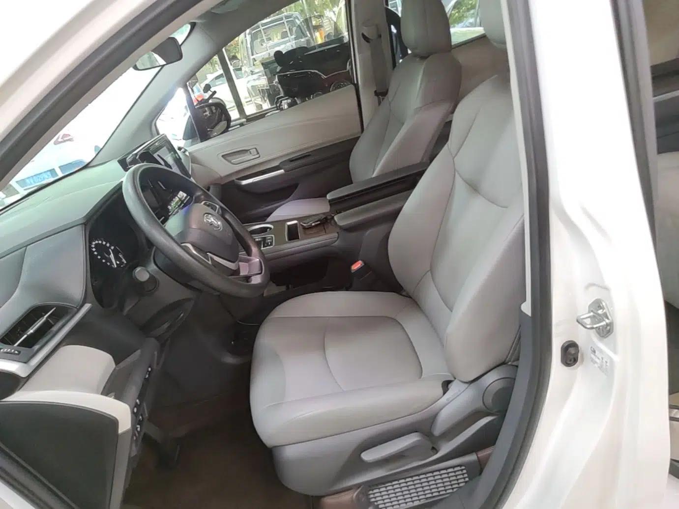 Toyota Granvia 2023 2.5L Hybrid Comfort Edition — миниатюра 17