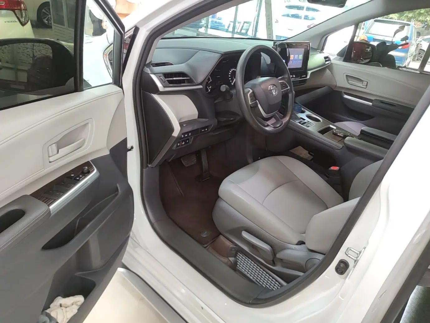 Toyota Granvia 2023 2.5L Hybrid Comfort Edition — миниатюра 18