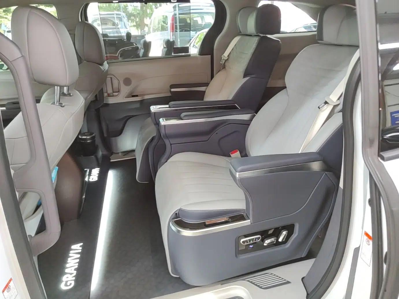 Toyota Granvia 2023 2.5L Hybrid Comfort Edition — миниатюра 20