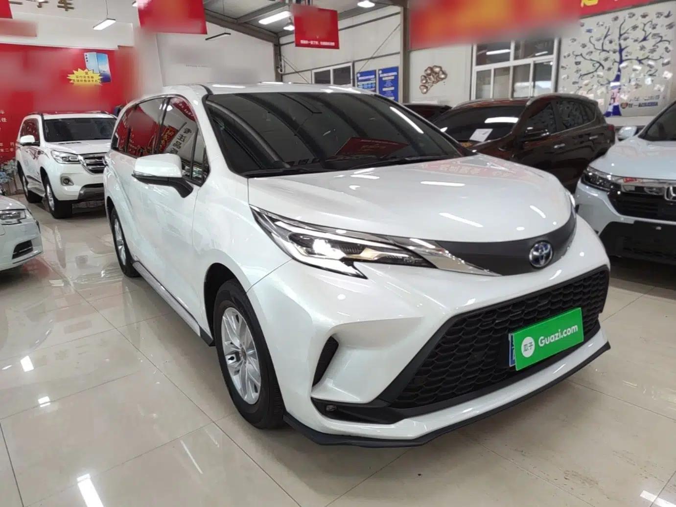 Toyota Granvia 2023 2.5L Hybrid Comfort Edition — миниатюра 3