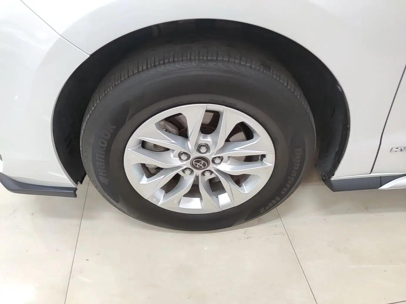 Toyota Granvia 2023 2.5L Hybrid Comfort Edition — миниатюра 10