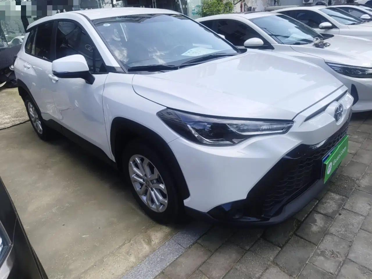 Toyota FRONTLANDER 2024 2.0L CVT Elite Plus Edition — миниатюра 3