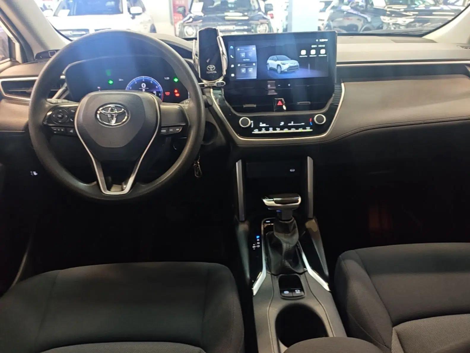 Toyota FRONTLANDER 2023 2.0L CVT Elite Edition — миниатюра 12