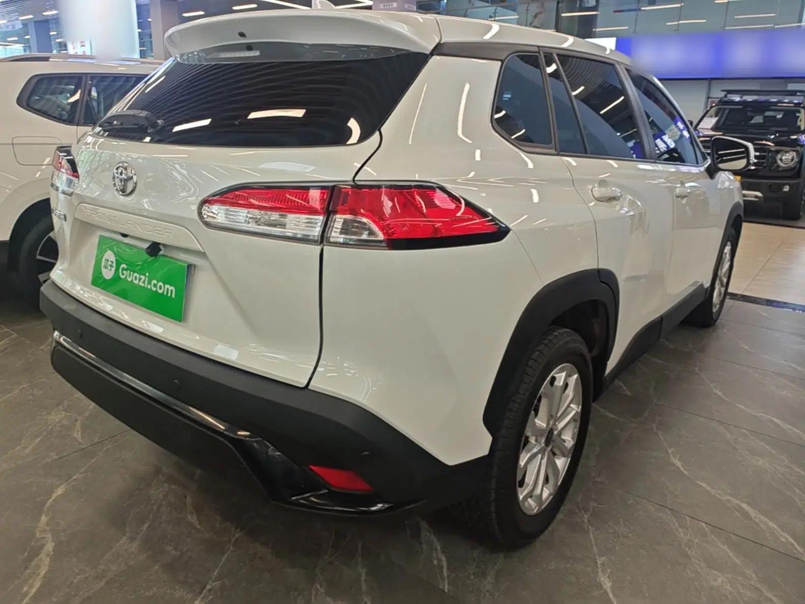 Toyota FRONTLANDER 2023 2.0L CVT Elite Edition — миниатюра 6