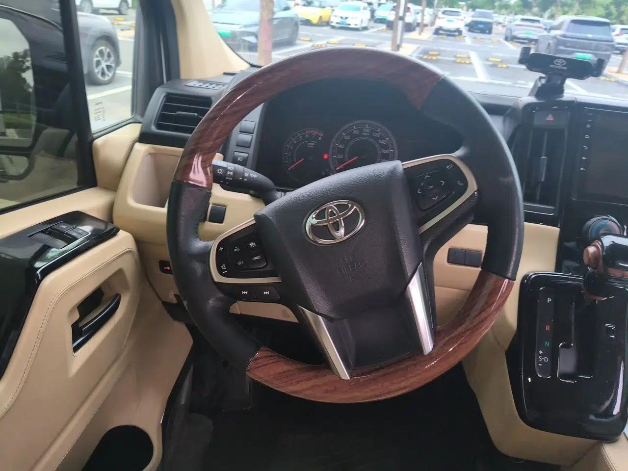 Toyota HIACE Toyota HiAce (Middle East Version) — миниатюра 10