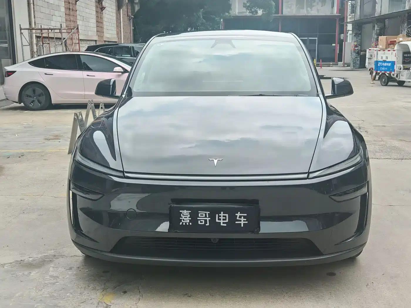 Model Y 2025 Long Range All-Wheel Drive — миниатюра 2