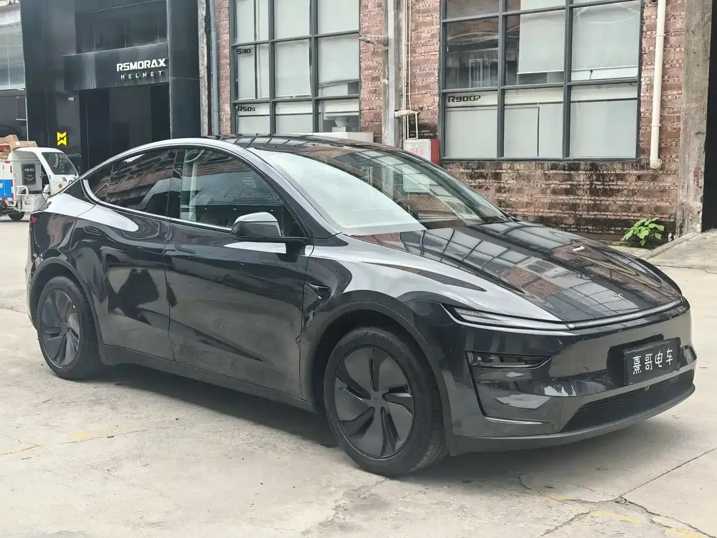 Model Y 2025 Long Range All-Wheel Drive — миниатюра 3