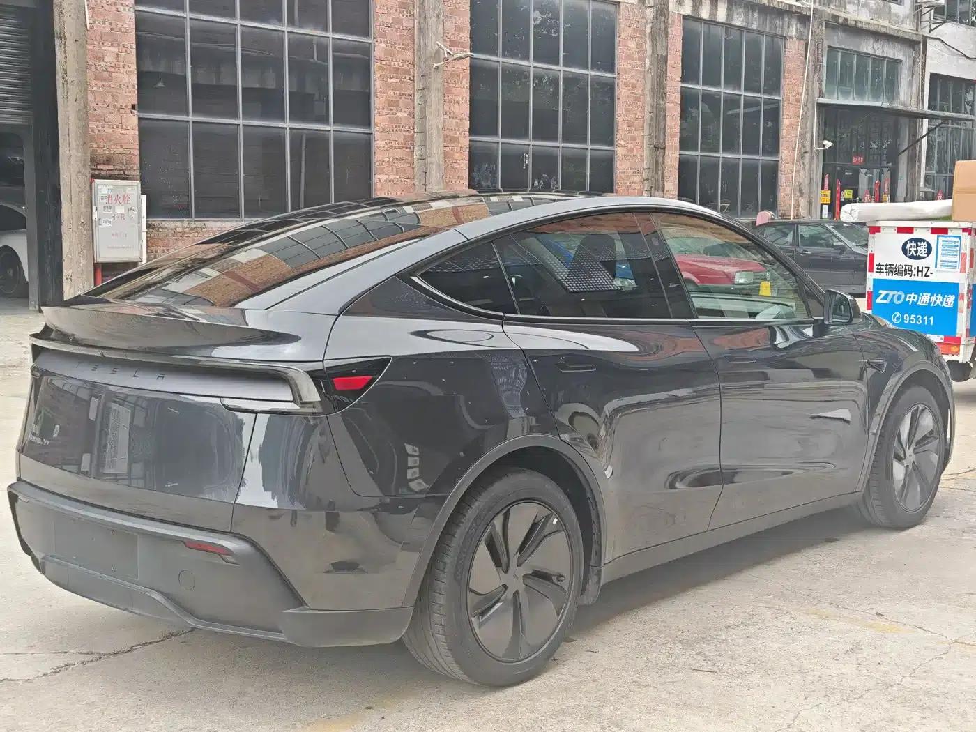 Model Y 2025 Long Range All-Wheel Drive — миниатюра 5