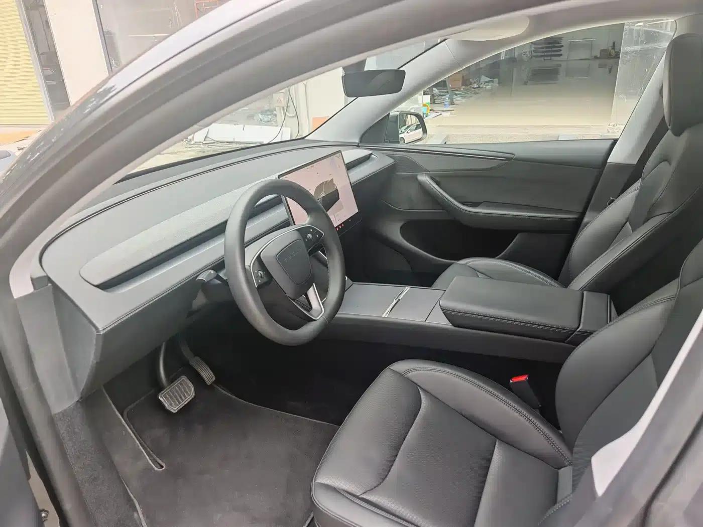Model Y 2025 Long Range All-Wheel Drive — миниатюра 8
