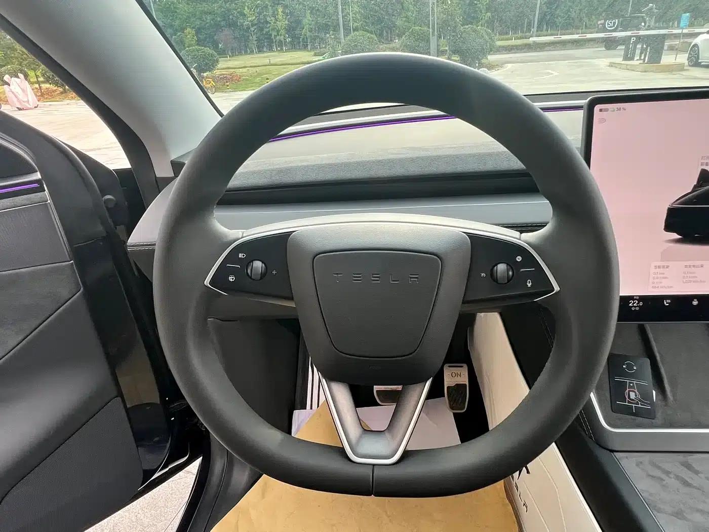 Model Y 2025 Long Range All-Wheel Drive First Edition — миниатюра 17