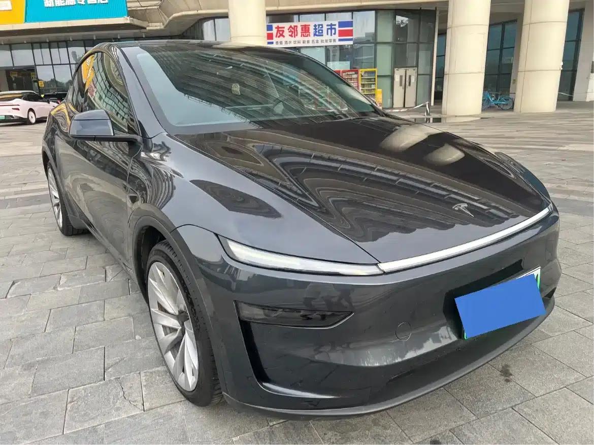 Model Y 2025 Long Range All-Wheel Drive First Edition — миниатюра 3