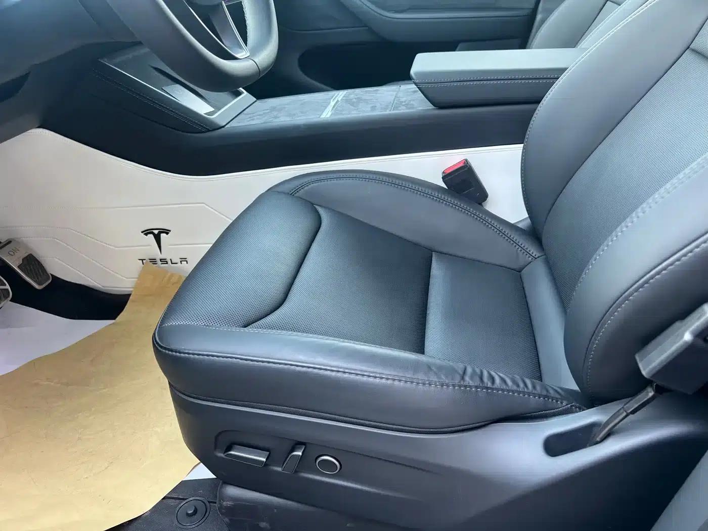 Model Y 2025 Long Range All-Wheel Drive First Edition — миниатюра 9