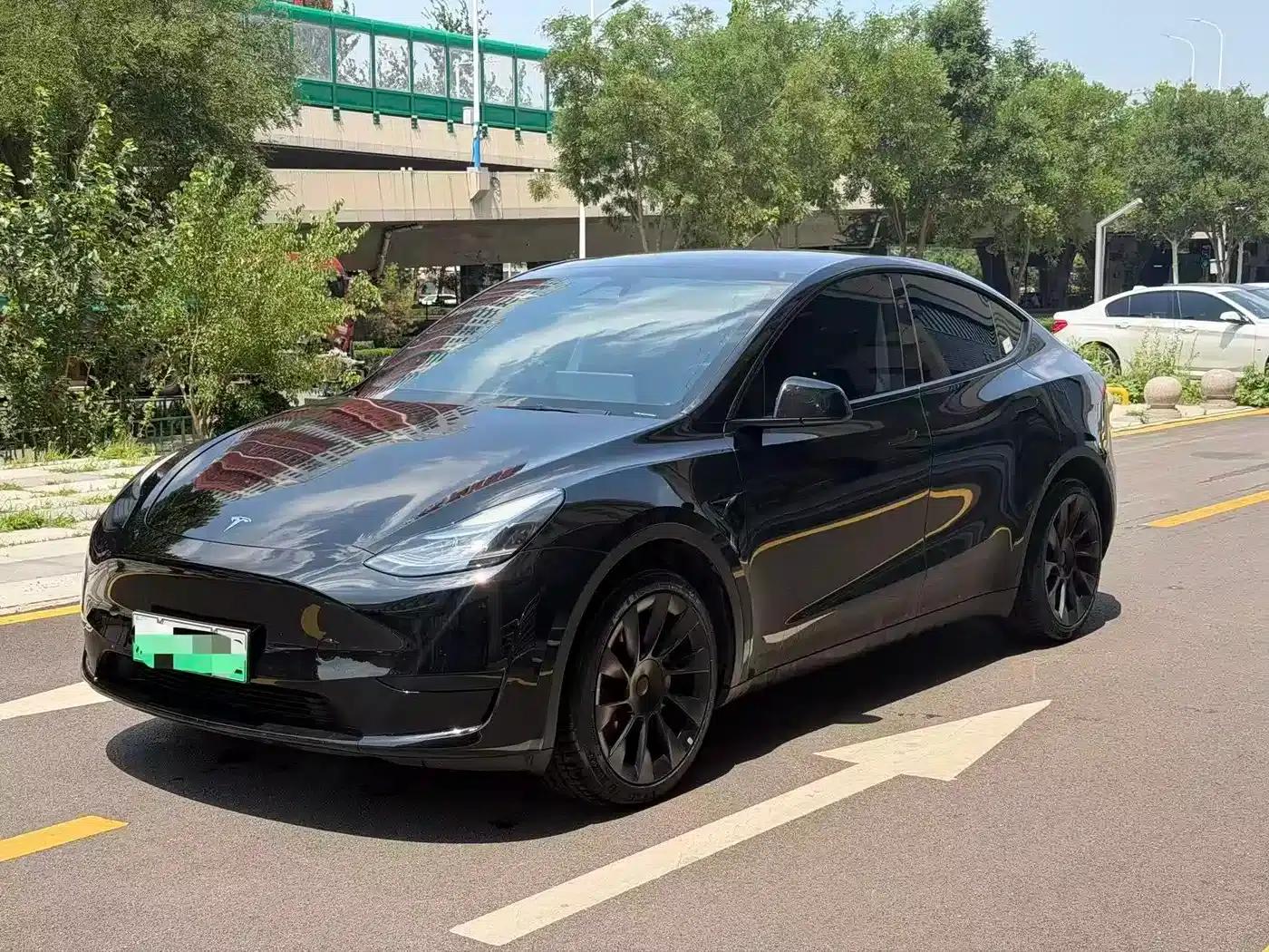 Model Y 2023 Rear-Wheel Drive — миниатюра 1